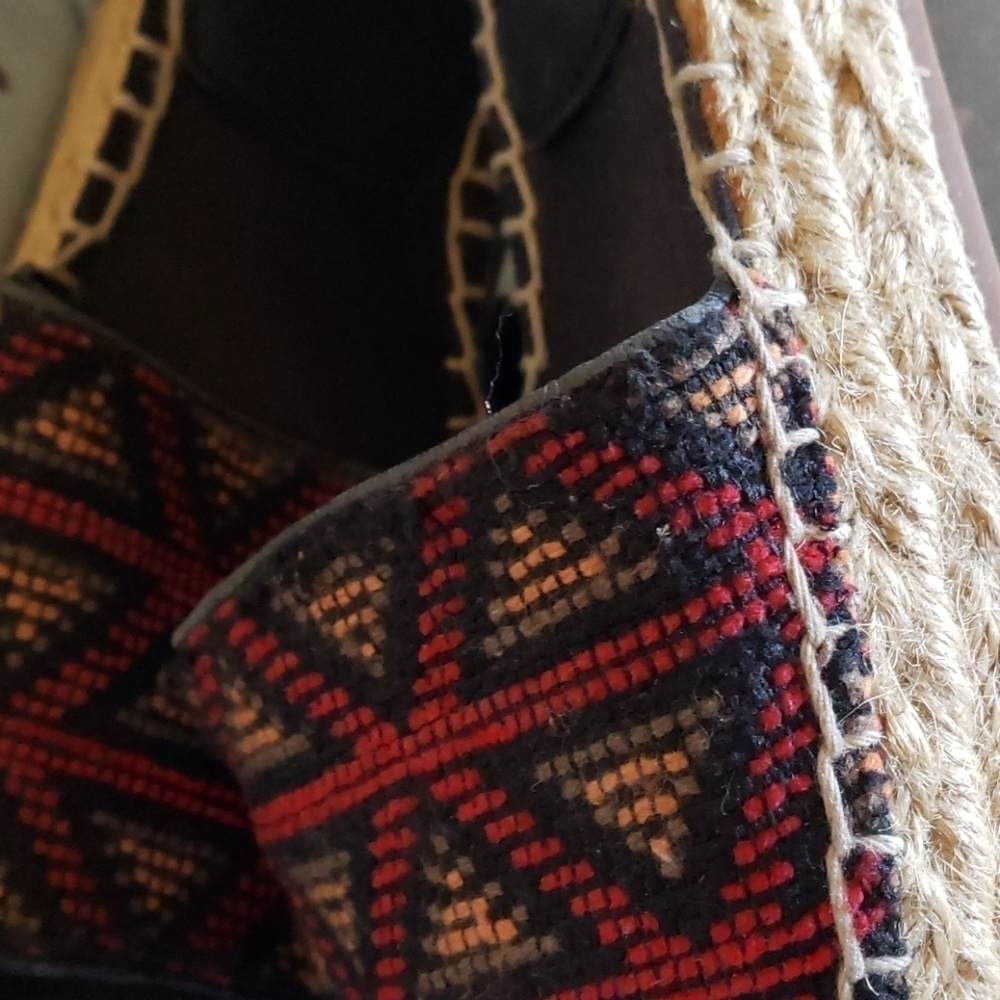 Botkier Jenny Red Triangle Boho Print Slide Sandals 7M - Picture 10 of 10